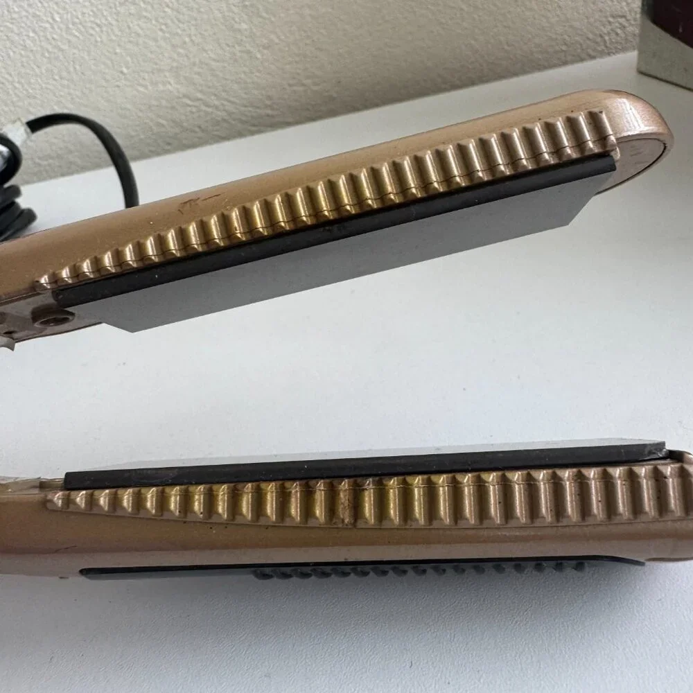 Hair Straightener / Flat Iron — Works & Heats Well (No Brand)